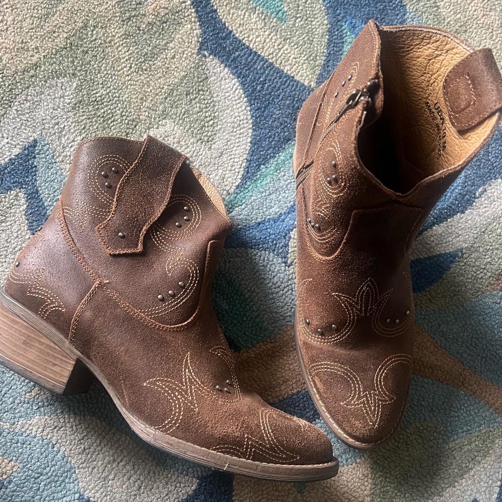 Sterling River Rustic Brown Ankle Boots size 10